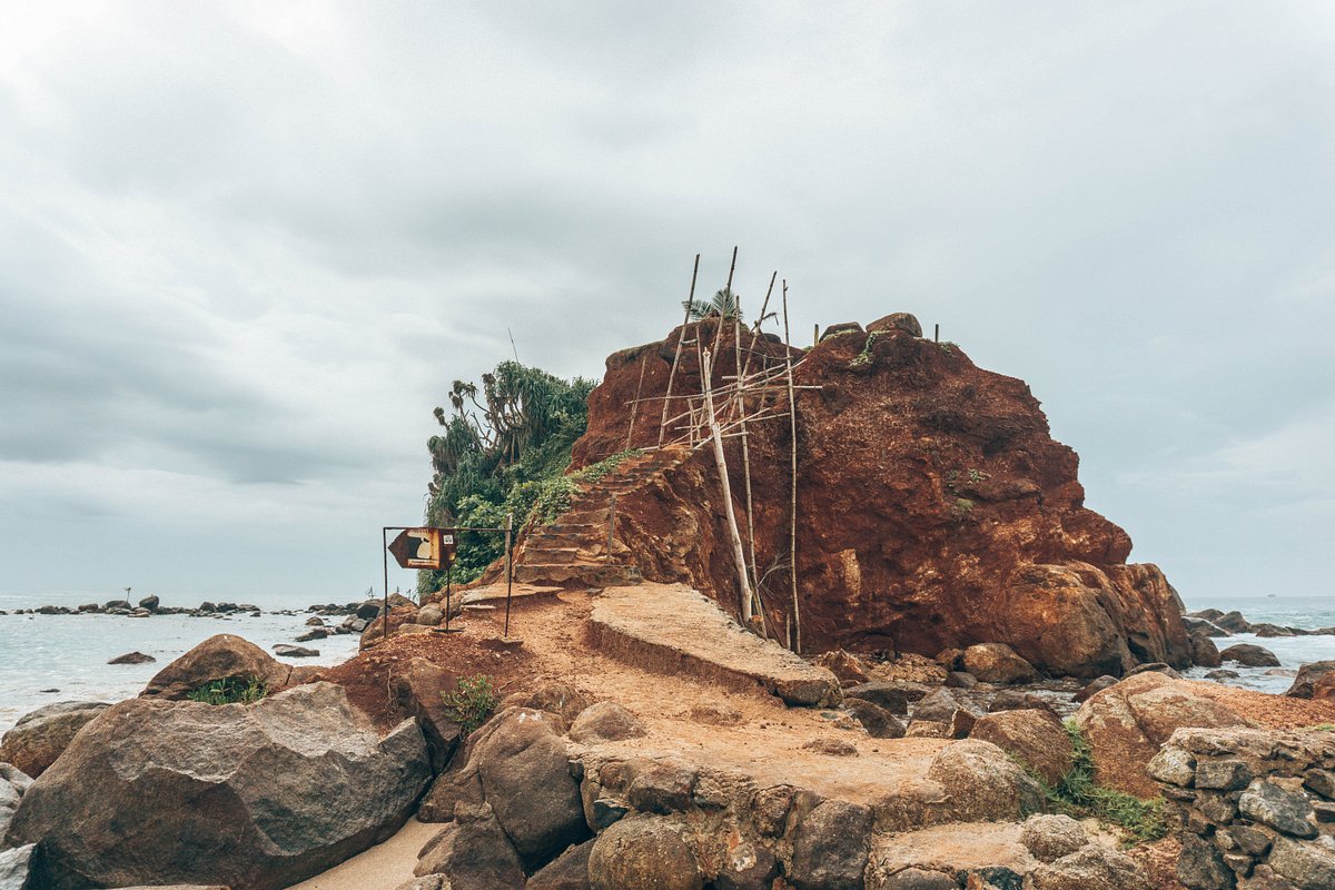 Mirissa Parrot Rock Photo